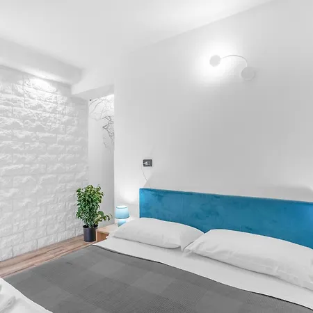 -Free Pool And Parking- Garda House Apartments Castelnuovo del Garda Exterior photo