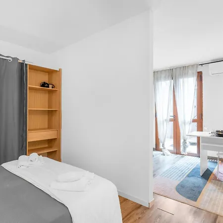 -Free Pool And Parking- Garda House Apartments Castelnuovo del Garda Exterior photo