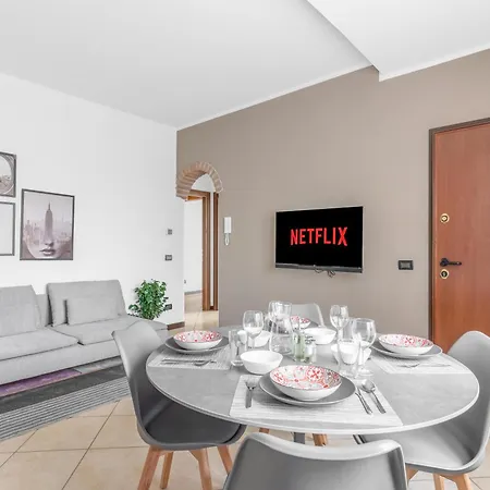 -Free Pool And Parking- Garda House Apartments Castelnuovo del Garda Exterior photo
