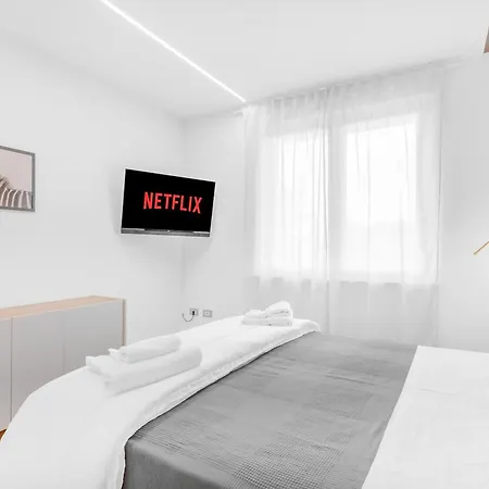 -Free Pool And Parking- Garda House Apartments Castelnuovo del Garda Exterior photo