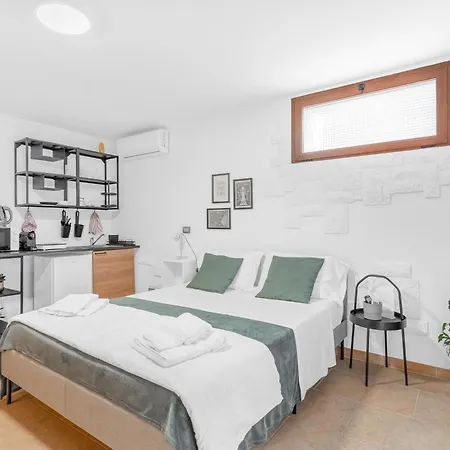 -Free Pool And Parking- Garda House Apartments Castelnuovo del Garda Exterior photo