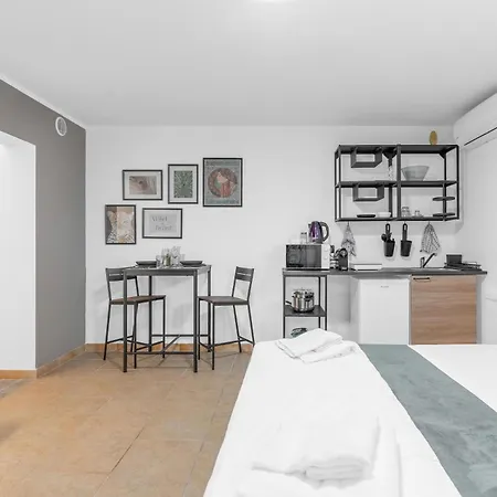 -Free Pool And Parking- Garda House Apartments Castelnuovo del Garda Exterior photo