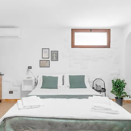 -Free Pool And Parking- Garda House Apartments Castelnuovo del Garda Exterior photo