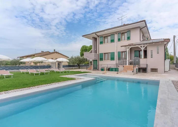 -Free Pool And Parking- Garda House Apartments