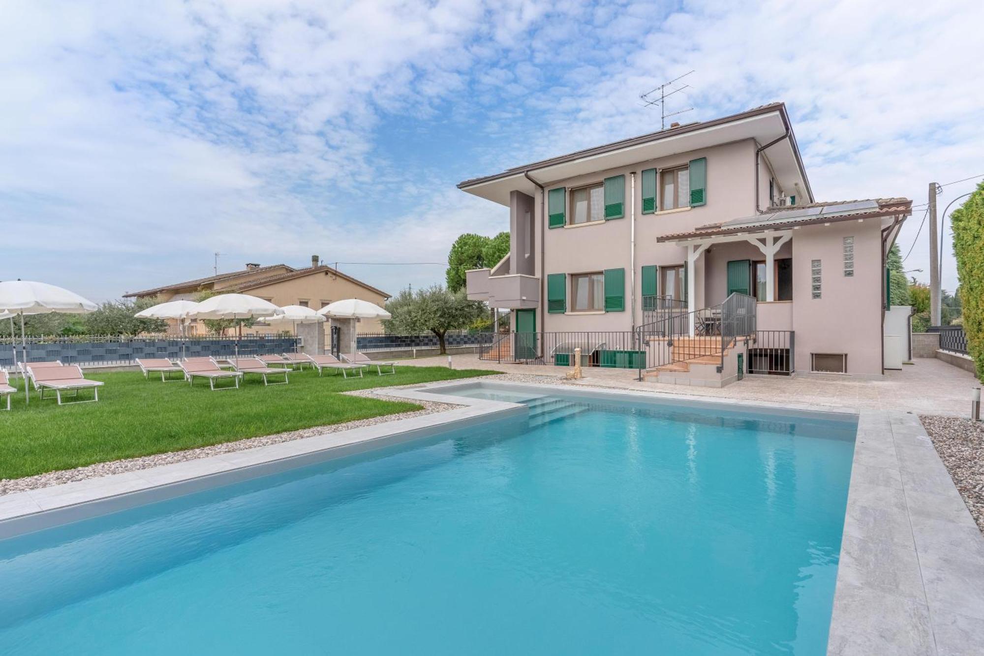 -free Pool And Parking- Garda House Apartment Castelnuovo del Garda