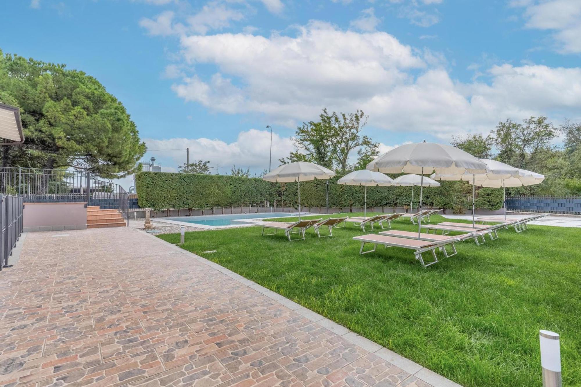 -free Pool And Parking- Garda House *