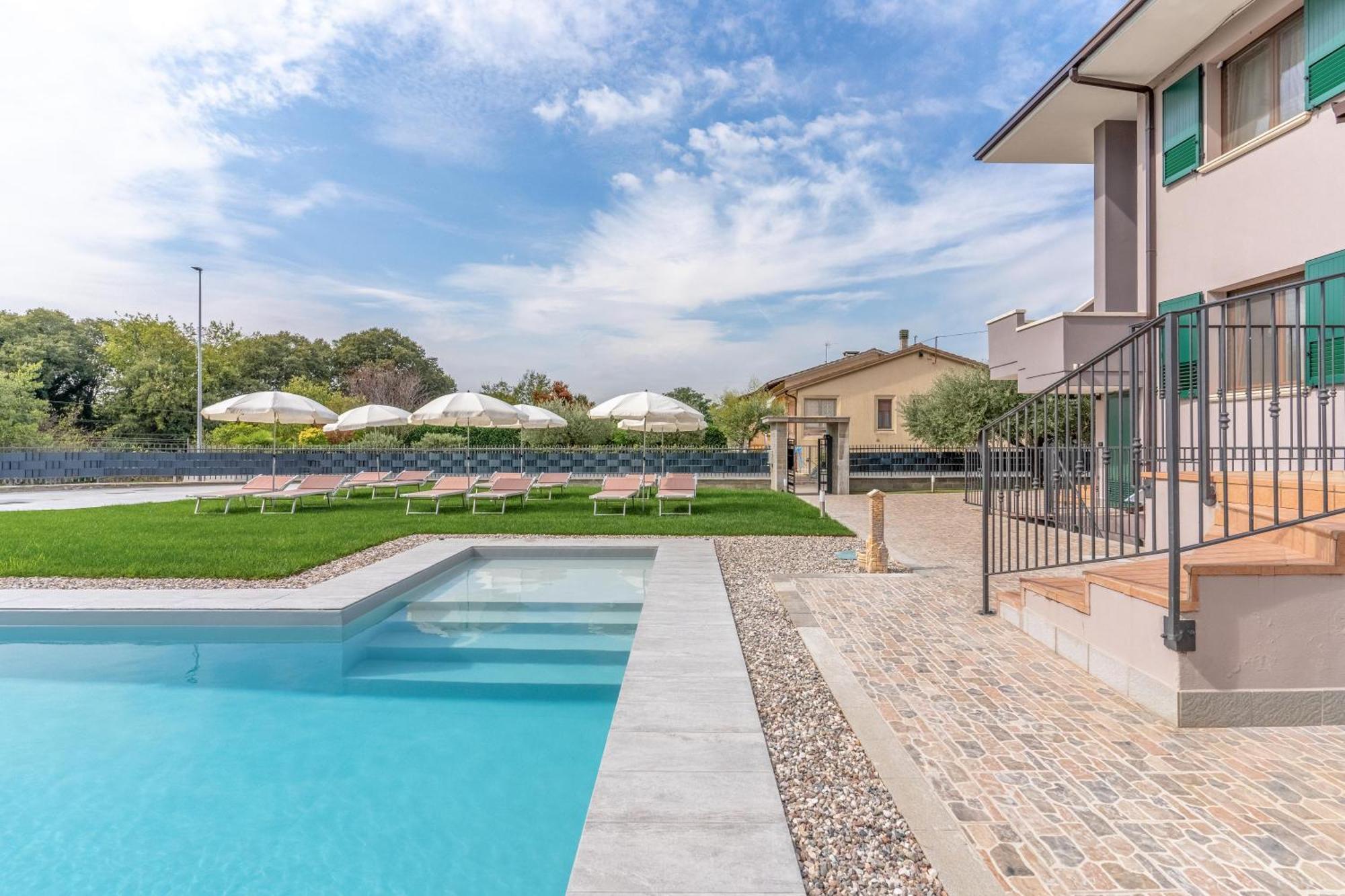 -free Pool And Parking- Garda House Apartment *