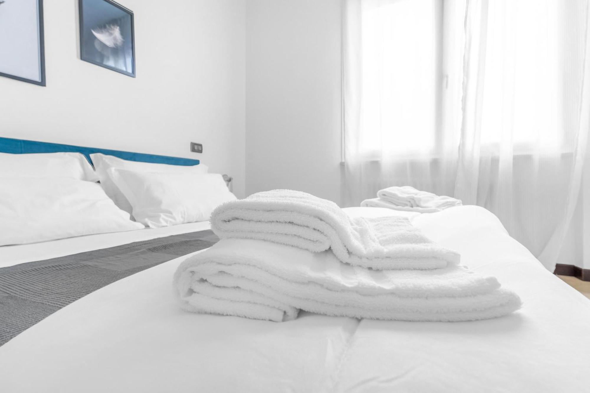 -free Pool And Parking- Garda House Apartment