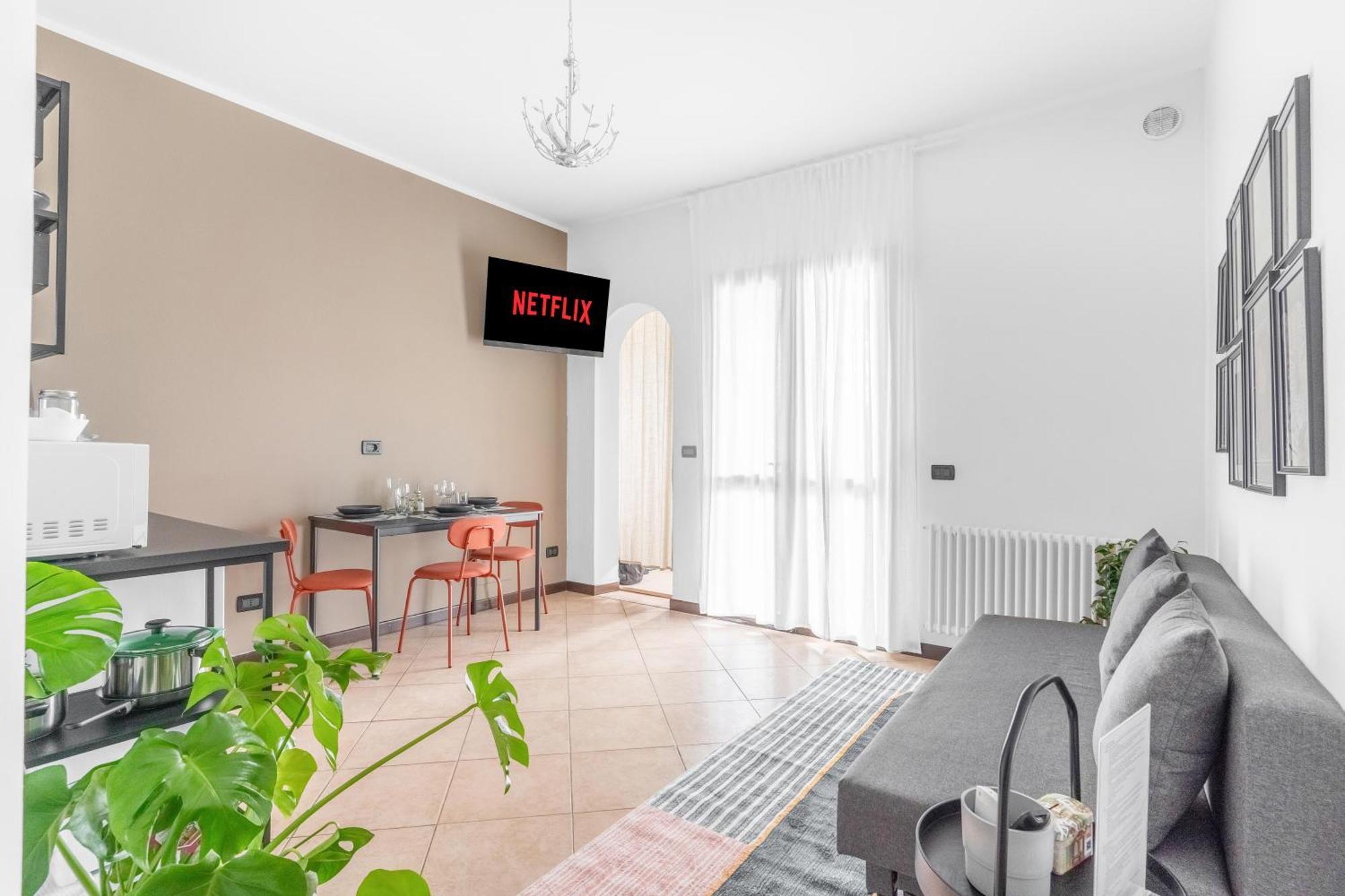 -free Pool And Parking- Garda House