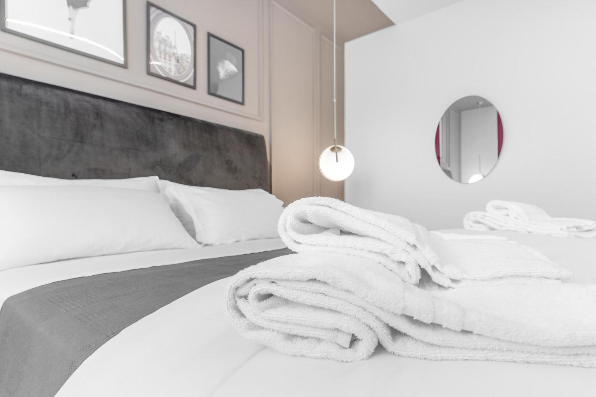 -free Pool And Parking- Garda House