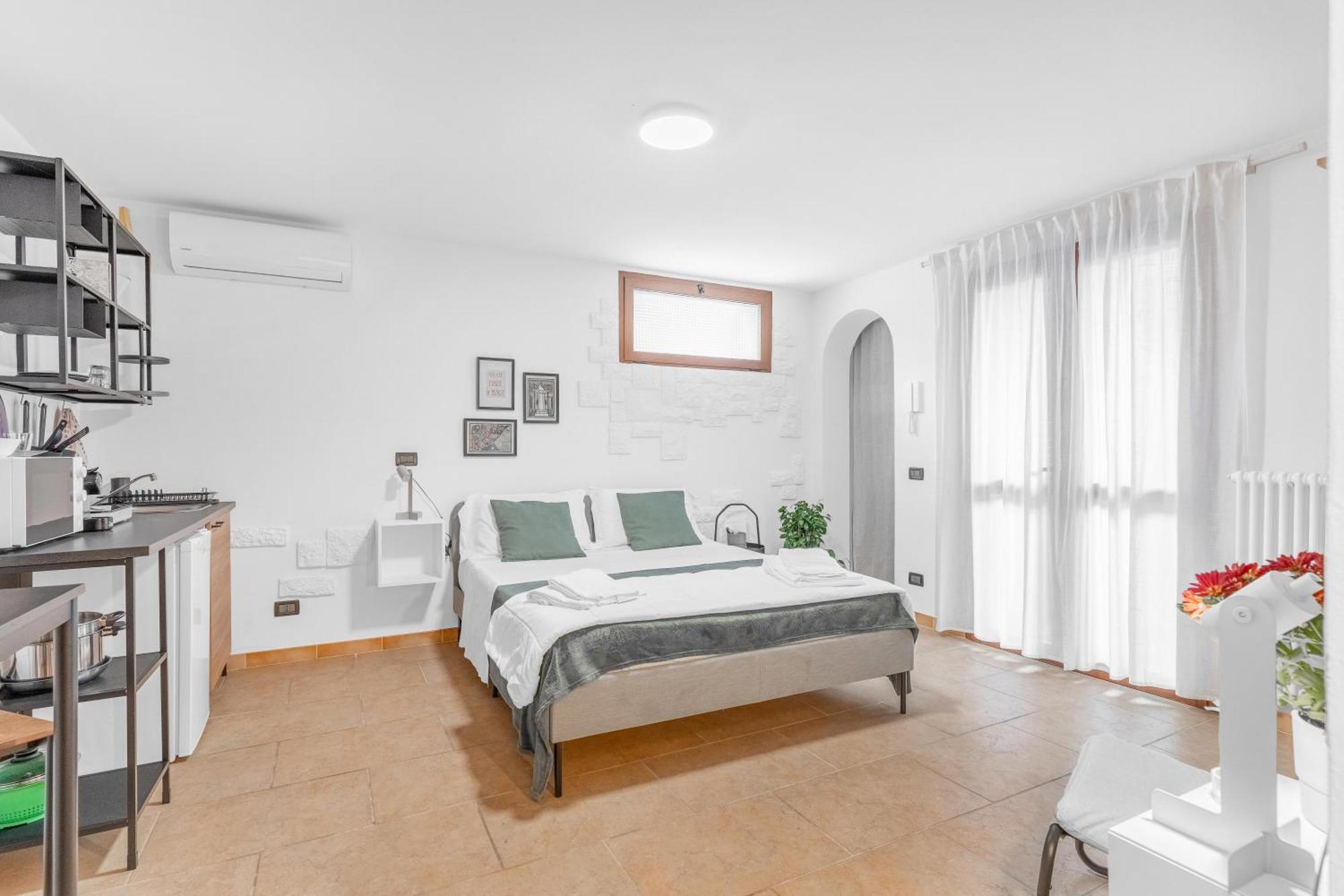 -free Pool And Parking- Garda House Apartment